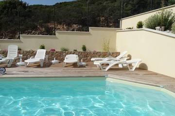 Gîte pour 3 personnes, avec terrasse ainsi que piscine et jardin à Alata