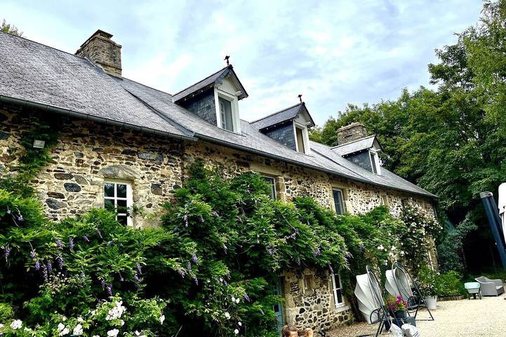 Location de vacances pour 14 personnes, avec Terrasse et Jardin à Courcy