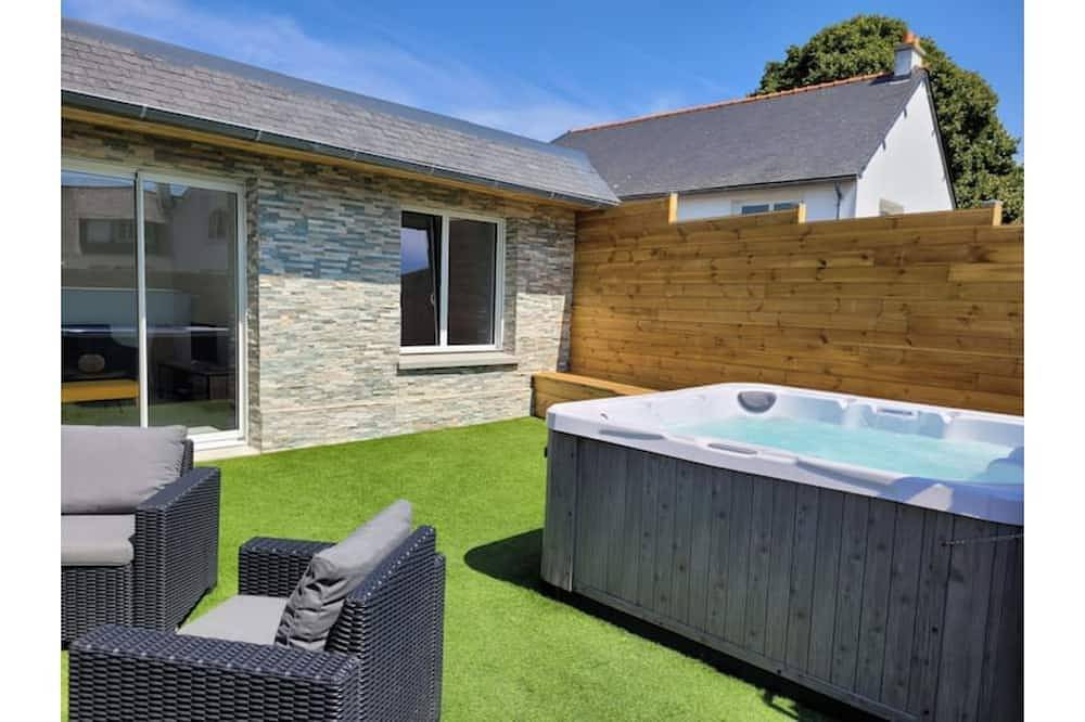 Maison Familiale Avec Spa Proche mer et Commodités in Trélévern, Costa de granito rosa
