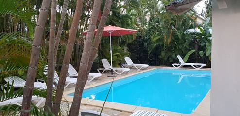 Appartement de vacances pour 5 personnes, avec piscine ainsi que terrasse et jardin dans DOM-TOM