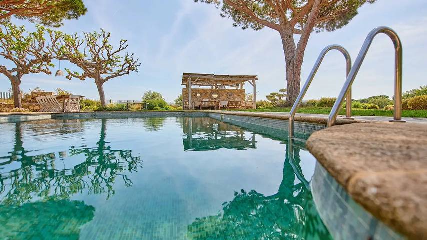 Location de vacances pour 13 personnes, avec piscine à Ramatuelle
