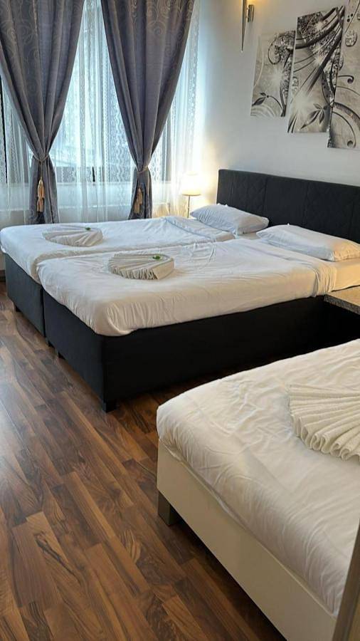 Ferienwohnung für 7 Personen, mit Ausblick und Terrasse in Bad Godesberg