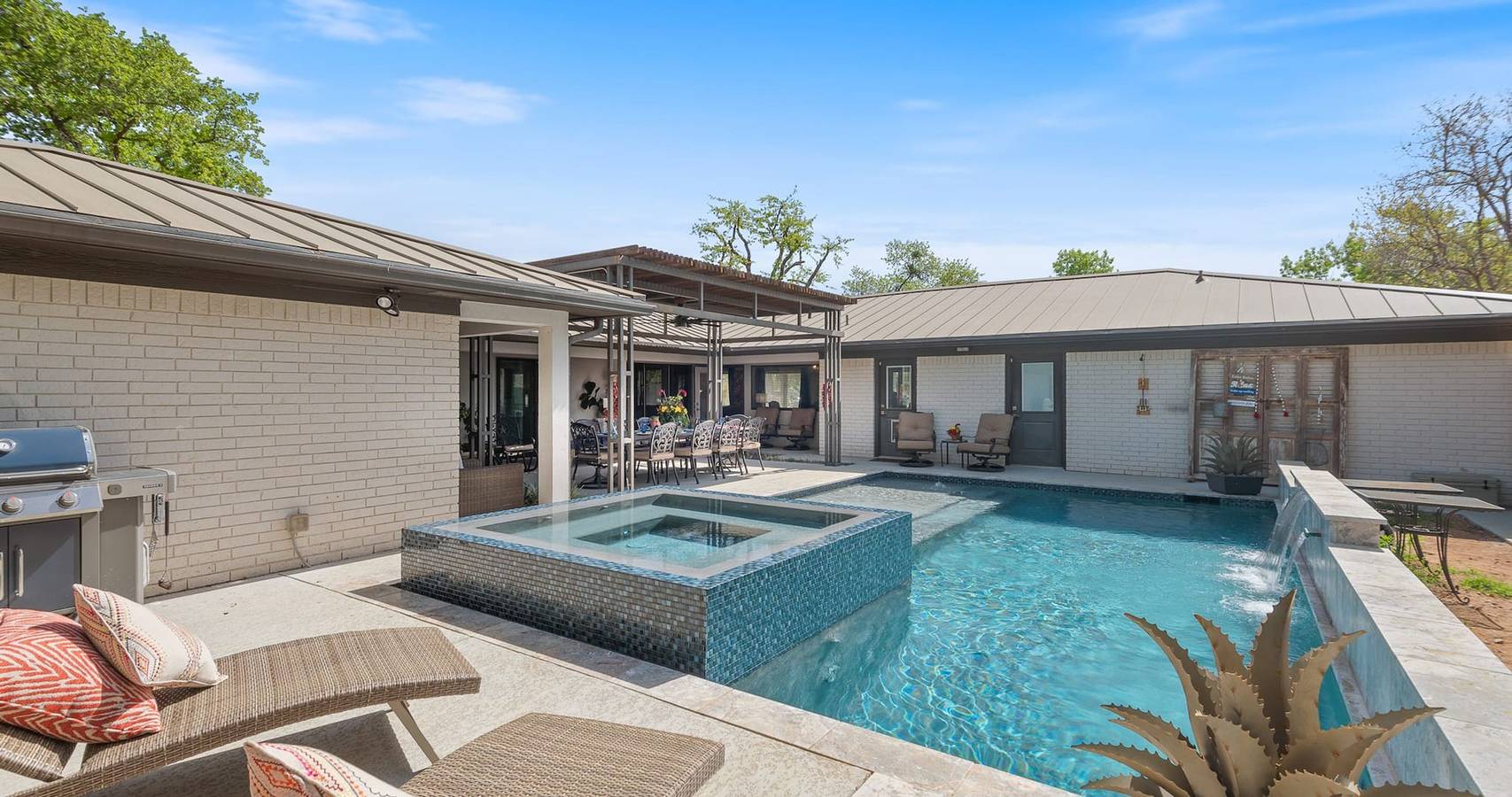 Vacation Rental for 8 Guests in Horseshoe Bay, Llano County