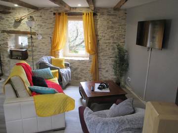 Gîte pour 4 personnes, avec piscine ainsi que jardin et vue, adapté aux familles à Beynat