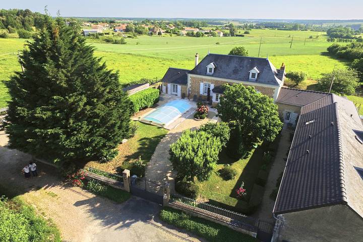 Chambre d’hôte pour 4 personnes, avec jardin et piscine dans Leigné-sur-Usseau