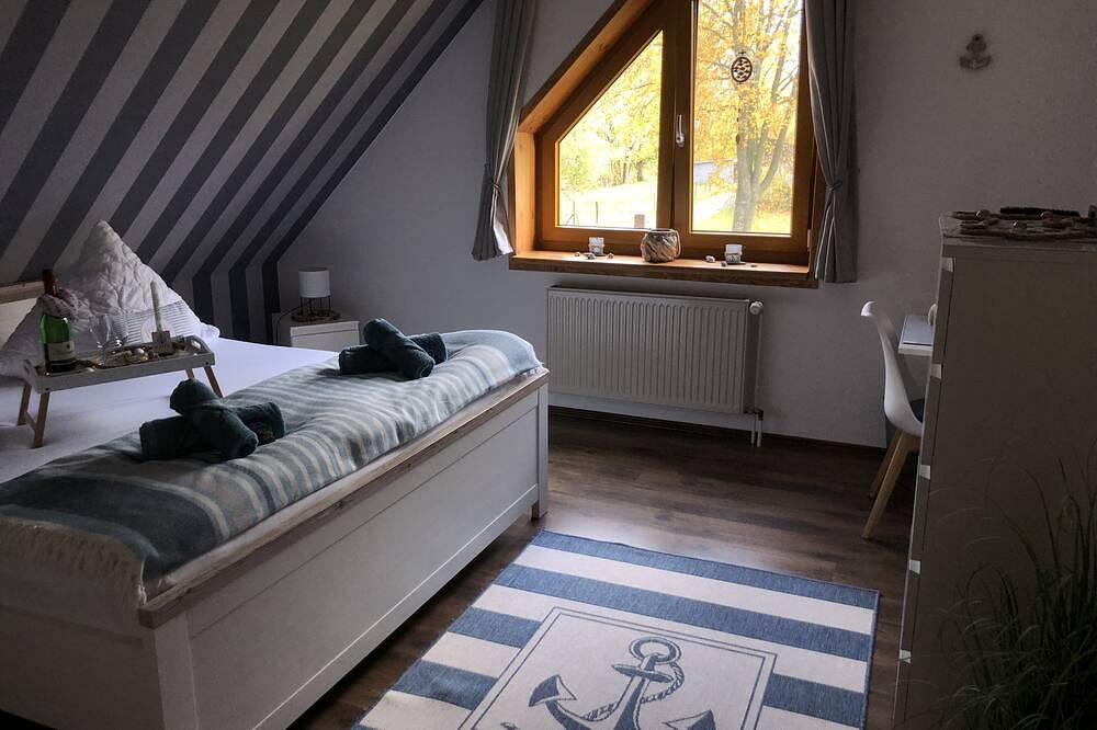 Ganze Wohnung, Gemütliche, moderne Ferienwohnung. Ruhige, dennoch zentrale Lage. in Osterbruch, Cuxland