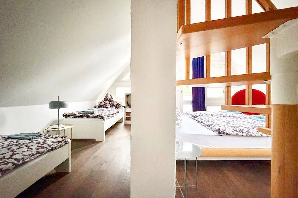 Villa Emg - Fachwerkhaus, Privatsee & Jacuzzi, Sauna bis 22 P. bei Osnabrück in Preußisch Oldendorf, Wiehengebirge