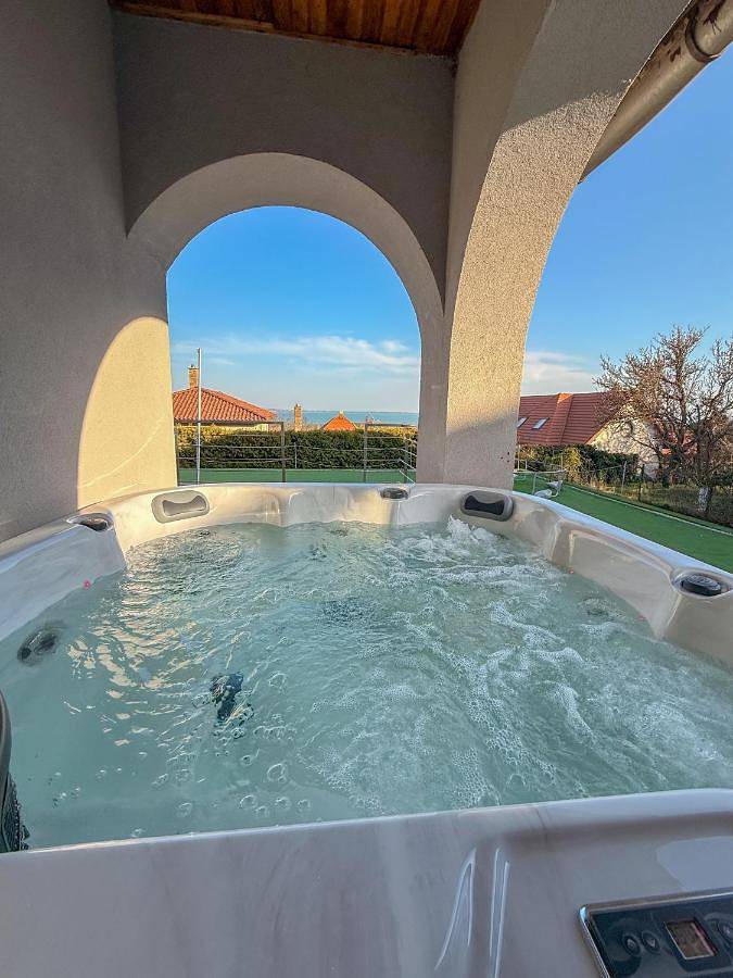 Ferienwohnung für 14 Personen, mit Garten und Pool sowie Whirlpool in Balatonalmadi - 3
