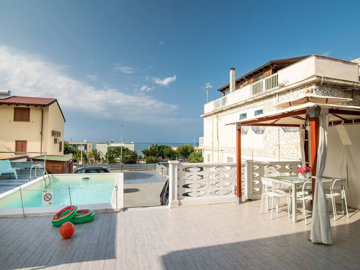 Location de vacances pour 5 personnes, avec piscine et terrasse, adapté aux familles à Alcamo Marina - 4