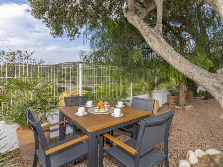 Ferienwohnung für 3 Personen, mit Terrasse und Garten in Platja Grifeu