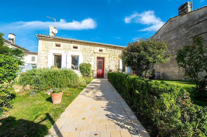 Location de vacances pour 3 personnes, avec jardin à Savignac-de-l'Isle