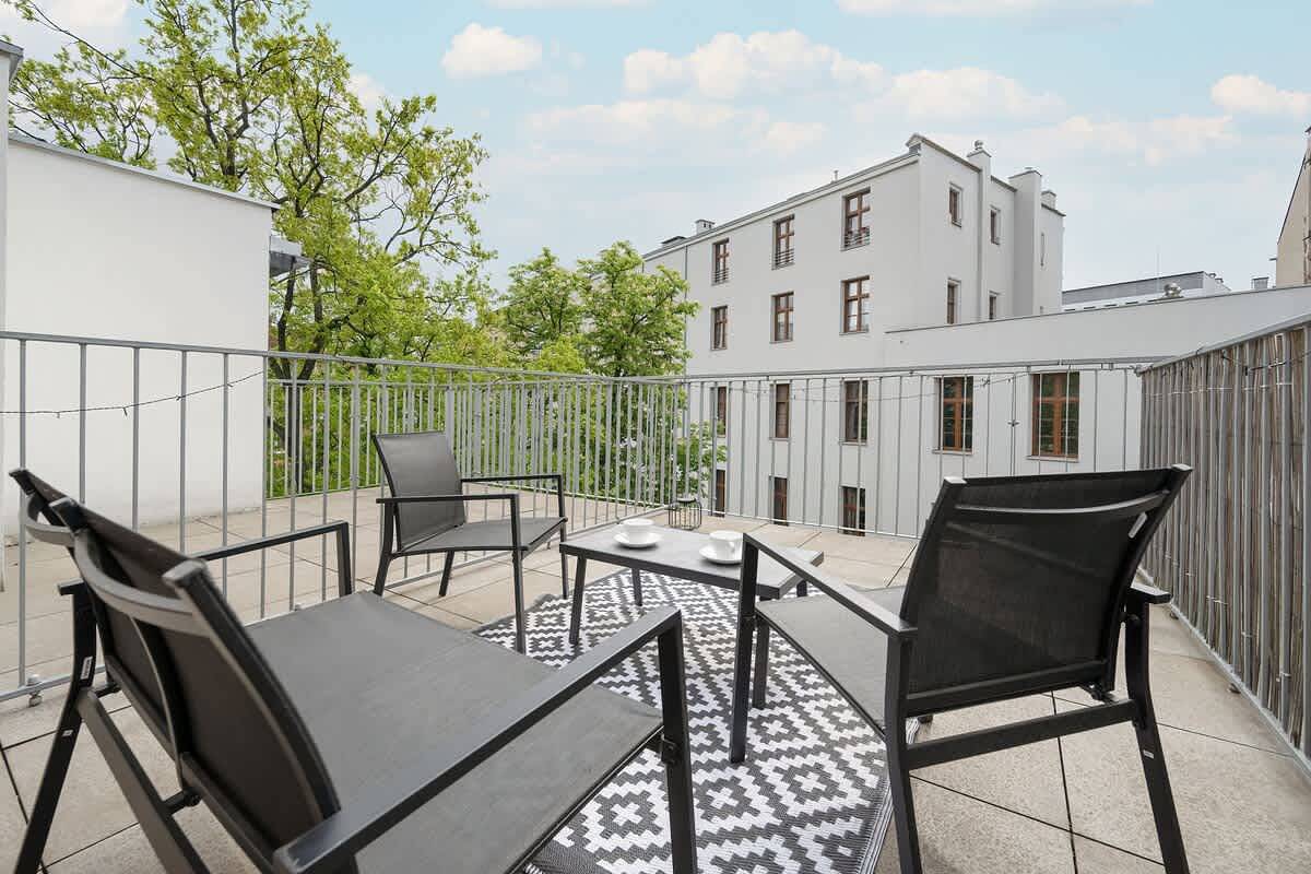 Monolocale intero, Komuny Paryskiej 72A | Wroclaw | Bright Studio | Wi-Fi | Balcony | Pet Friendly in Breslavia, Niederschlesien