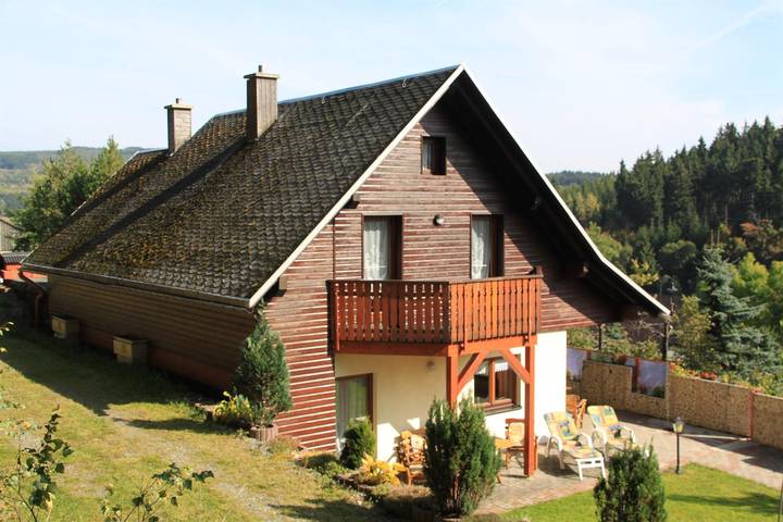 Ferienhaus für 8 Personen, mit Balkon und Terrasse sowie Garten in Oberwiesenthal