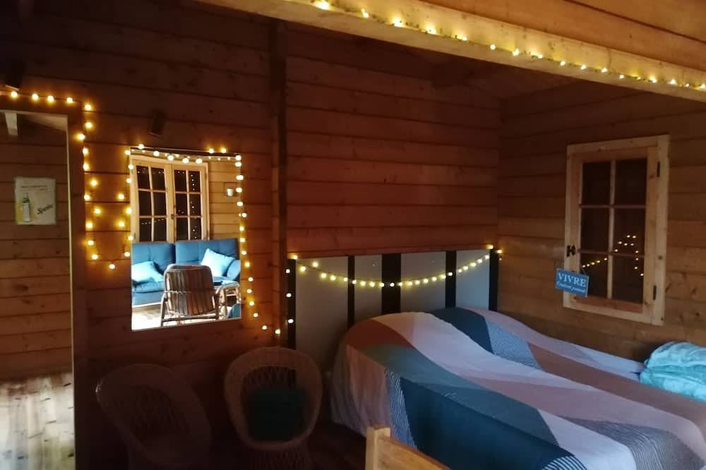 Chalet En Pleine Nature Avec Etang in Lanvallay, Région de Dinan
