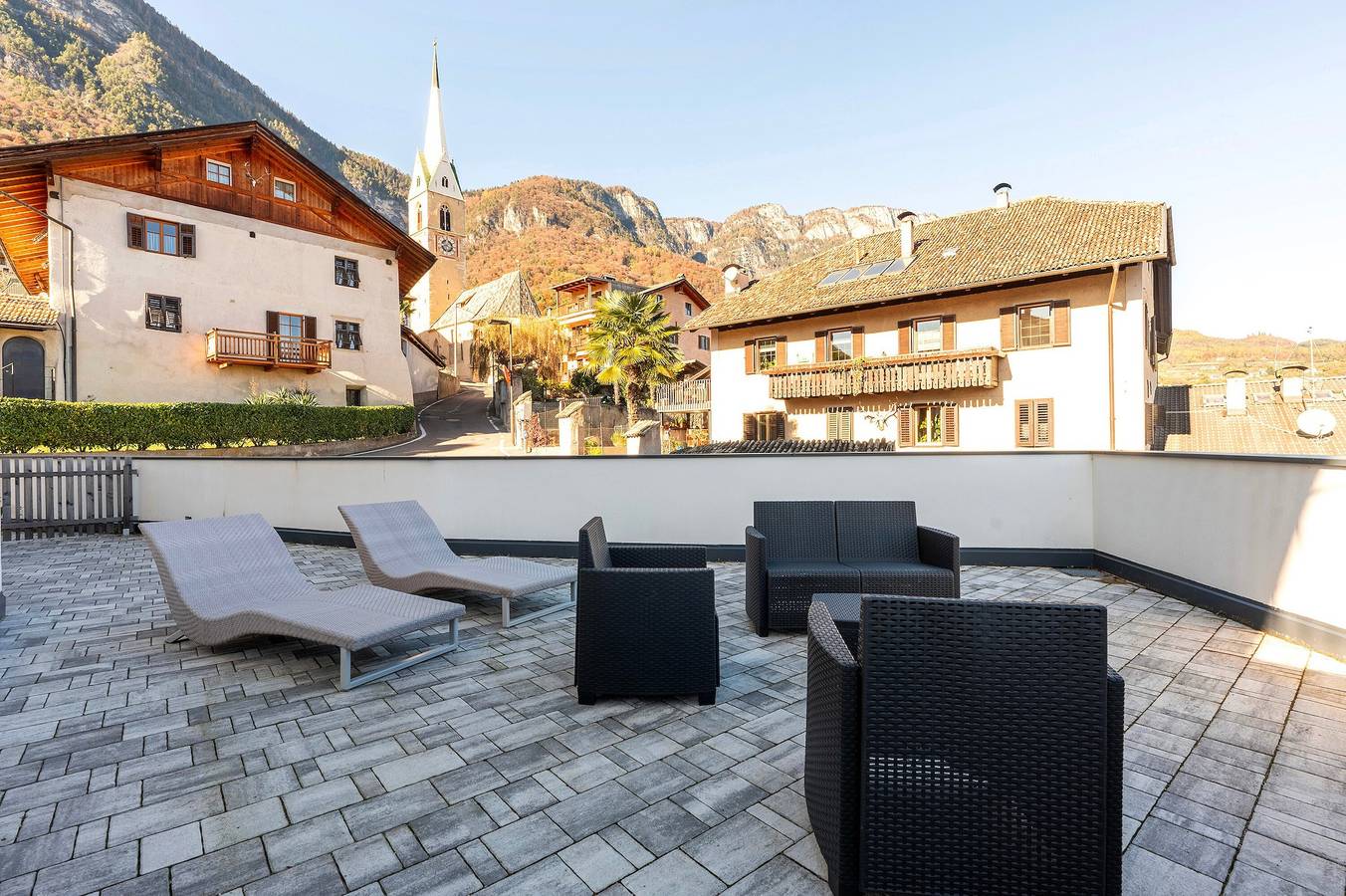 Ganze Wohnung, Ferienwohnung 'Mendelbahn' mit Bergblick, privater Terrasse und Wi-Fi in Kalterer See, Kaltern an der Weinstraße