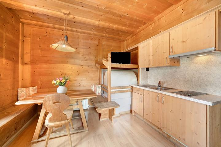 Appartamento intero, Appartamento "Weinsepphof 1" con vista montagna, piscina, Wi-Fi, giardino e balcone in Lana di Mezzo, Lana