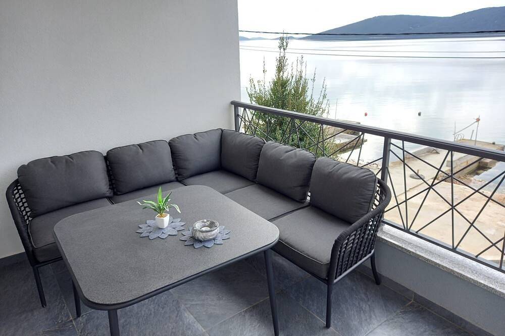 Ganze Wohnung, 1-Zimmer-Ferienwohnung am Strand Brgulje, Molat (A-22906-a) in Zadar (Kommun), Otok Molat