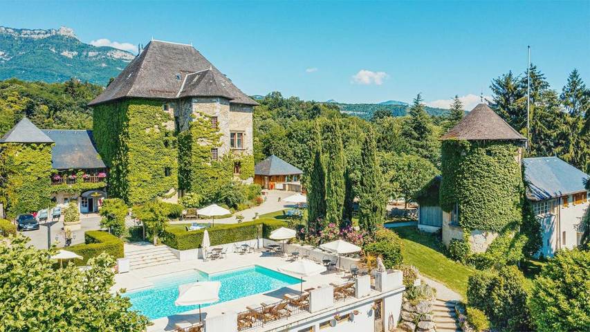 Hôtel pour 2 personnes, avec Terrasse ainsi que Jardin et Piscine