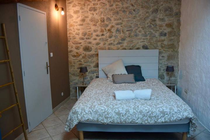 Location de vacances pour 9 personnes, avec vue et terrasse à Bize-Minervois - 3