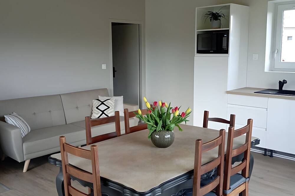 Chambre d’hôtes « Chambre Velours » avec piscine, terrasse et jardin communs in Saint-Martin-Lestra, Montbrison