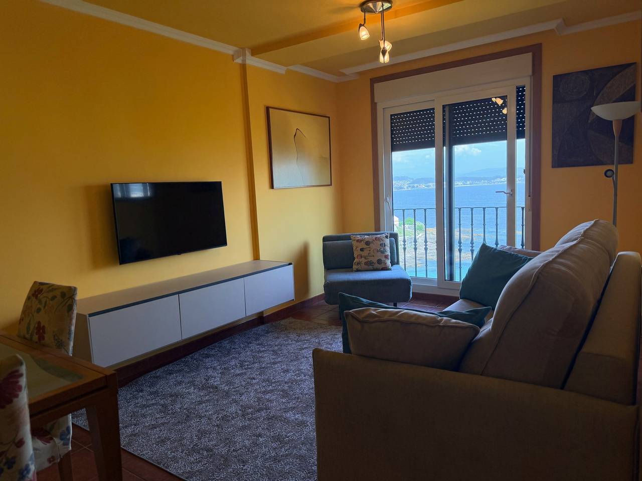 Apartamento vacacional entero, 2 Bed Apt Sleeps 4 - Two Tvs - Free Parking in Portonovo, Sanxenxo