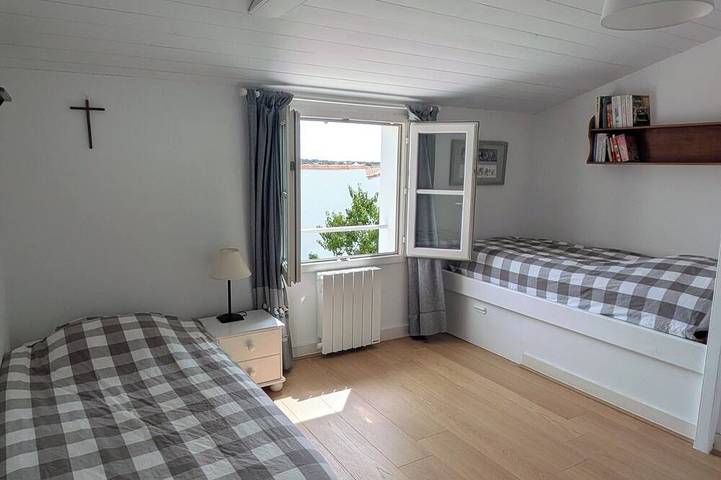 Family home in Loix, with a large, private, enclosed garden, a 2-minute bike ride from the village in Loix, Ile de Re