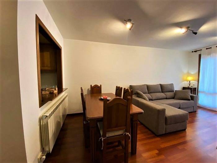 Apartamento vacacional entero, Dúplex 4 hab. Chimenea, Terraza y Parking Privado in Puigcerdá, Pirineo Catalan