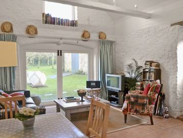 Log Cabin for 4 People in Wedmore, Somerset, Photo 2