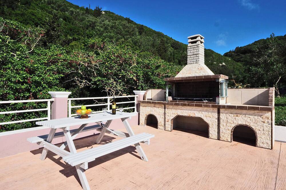 Ganze Wohnung, Villa Euphoria Apt 2 Afionas Corfu in Korfu