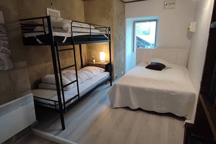 In the heart of Sancy: a vacation rental with a fireplace, a large garden, and mountain views in Chastreix, Regionaler Naturpark Volcans d'Auvergne