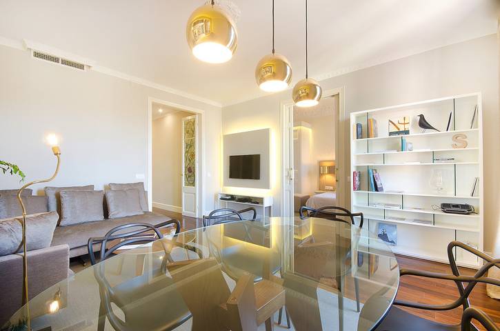 Ganze Wohnung, Ferienwohnung für 6 Personen mit Terrasse in Barcelona Zentrum, Barcelona