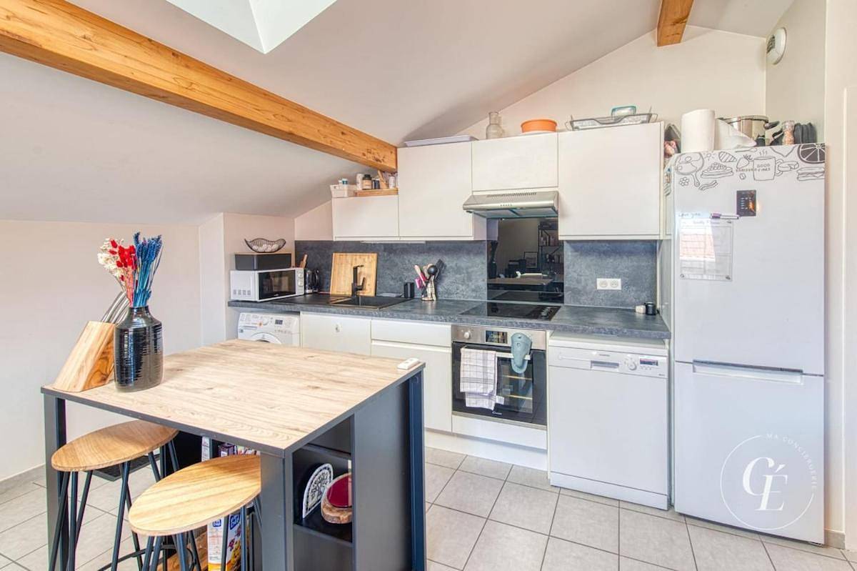 Appartement entier, Laura - Cozy appartement, confort à Béligneux - Idéal Pros in Béligneux, Ain