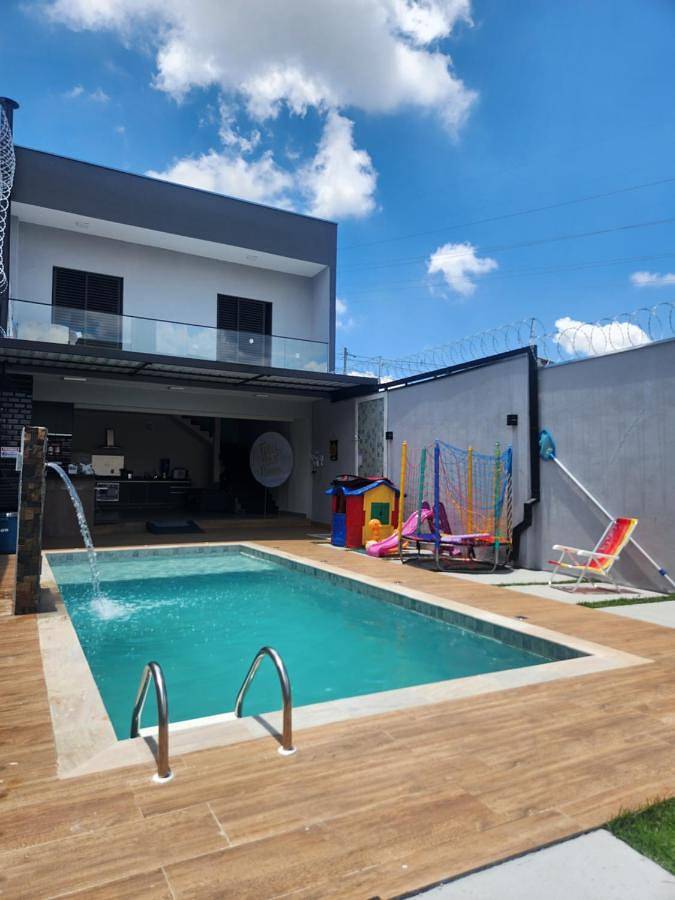Casas e apartamentos de temporada para 8 pessoas, com jardim e vista para o lago e ainda vista and piscina, adaptado a crianças em São José dos Campos