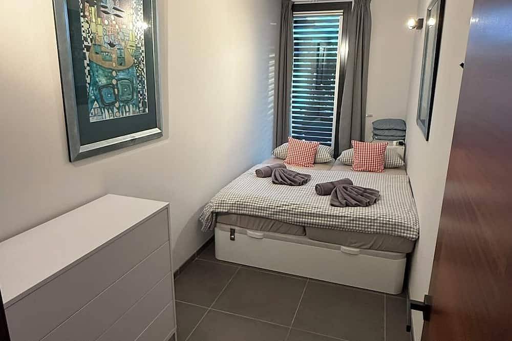 Luxury chalet, new high-quality furnishings, fiberglass, pool, distant view, close to the beach in Cala Anguila, Manacor