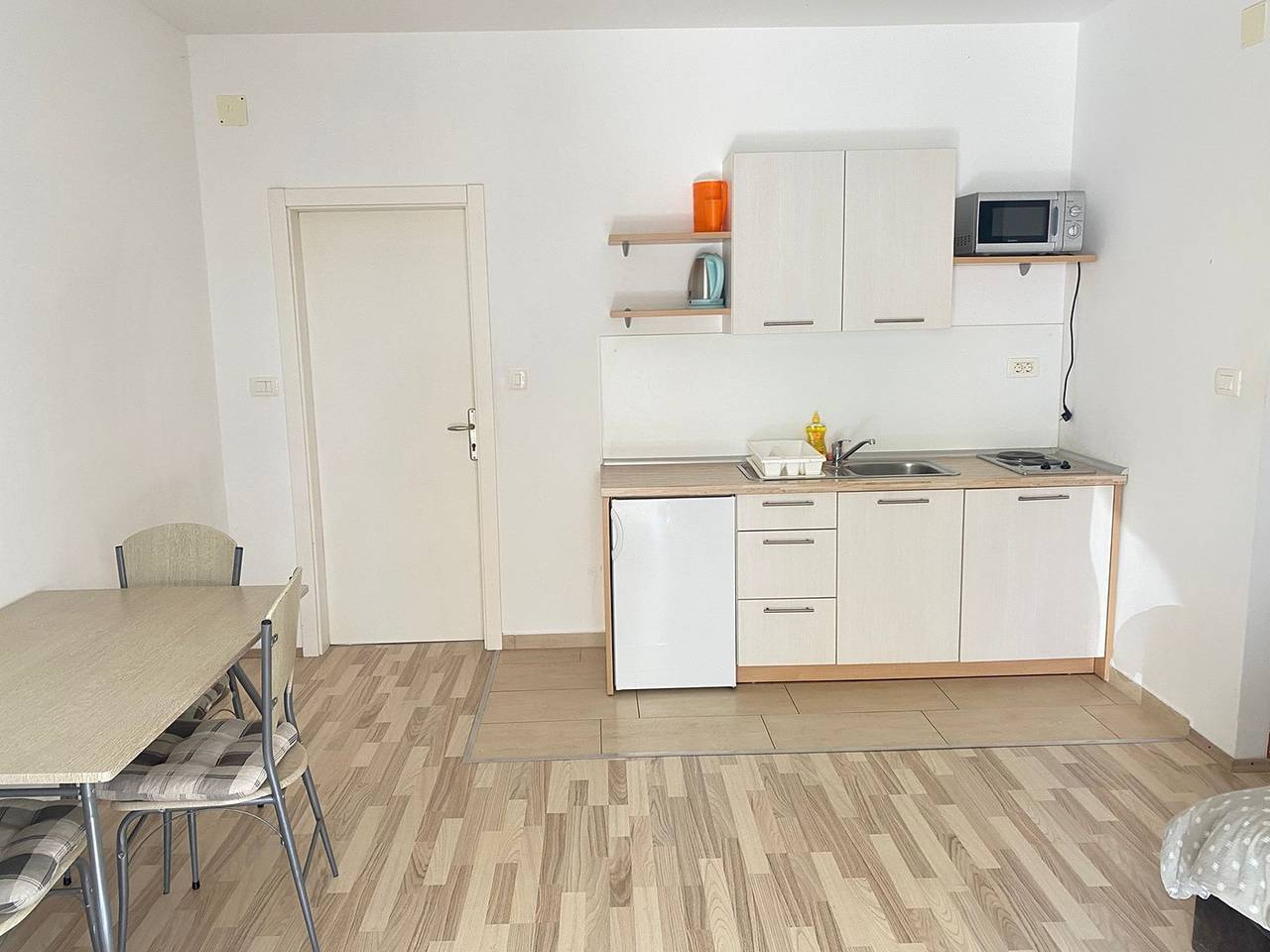 Ganze Wohnung, Studio Apartment mit überdachte Terrasse in Primosten, Šibenik-Knin