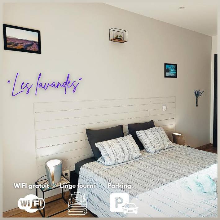 Gîte pour 2 personnes, avec terrasse ainsi que jardin et vue à Peyruis