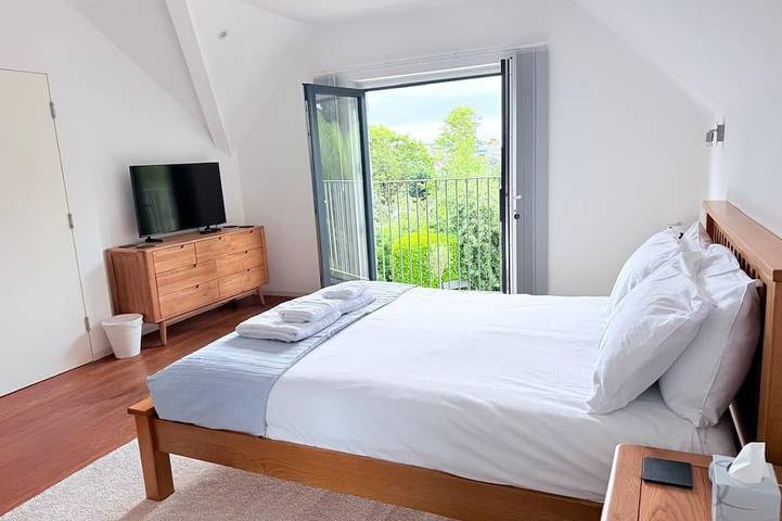 2-minute walk to Gylly Beach Falmouth • Sleeps 2 • Free Parking • Private Garden in Falmouth (Cornwall), Cornwall