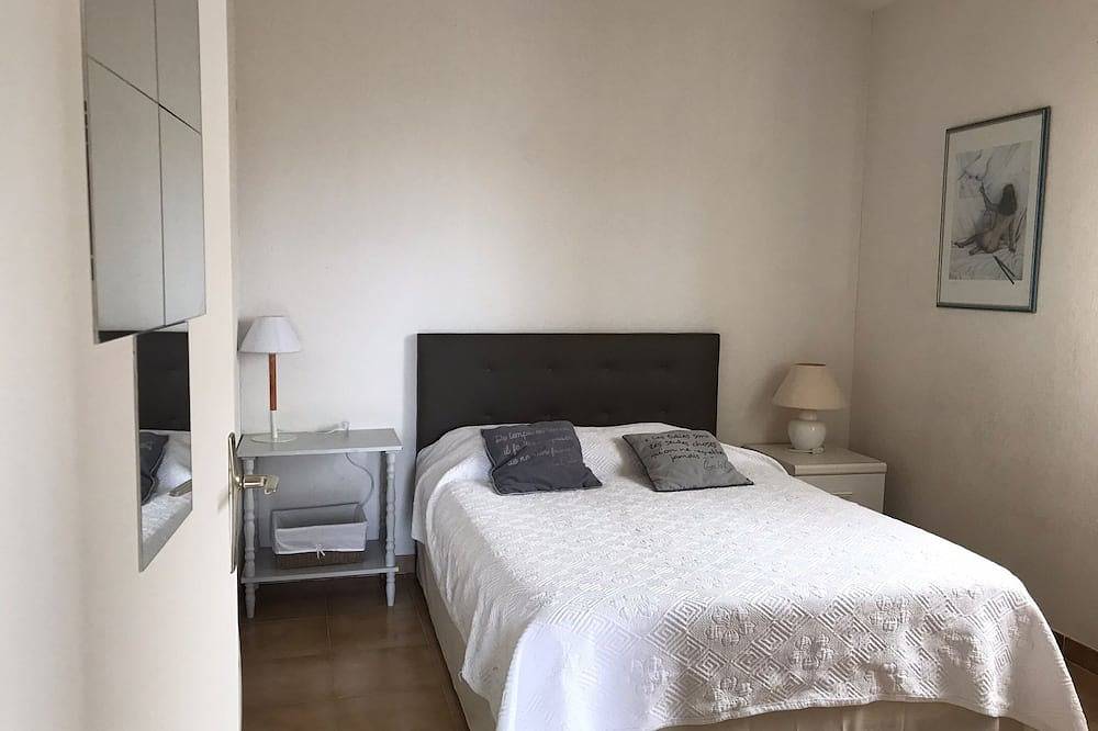 Apartamento entero, 3 habitaciones en casa en el agua, con vistas al mar y las rocas in Sant Ambroggio, Lumio