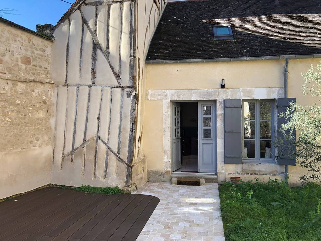 Stadthaus in Auxerre mit Terrasse und Parkplatz in Auxerre, Auxerre und Umgebung
