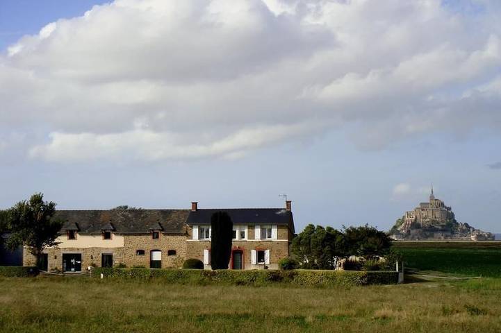 Gîte " Le Gabion "-Gîte-Ensuite mit Dusche-Blick auf das Wahrzeichen in Ardevon, Pontorson