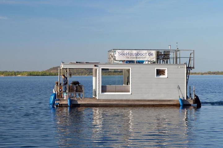 Boot für 4 Personen, mit Terrasse und Ausblick in Braunsbedra