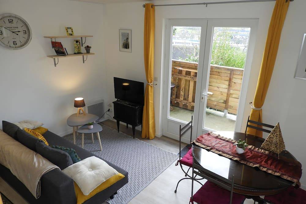 Entire apartment, Adorable apartment, completely renovated, bright, 8m² terrace, lovely view. in Lisieux, Lisieux region