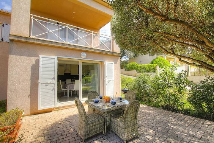 Gîte pour 2 personnes, avec Terrasse ainsi que Jardin et Vue