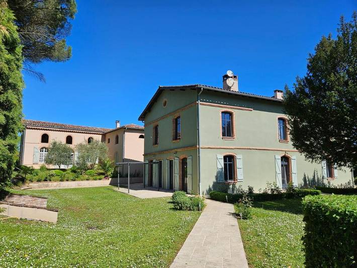 Chambre d’hôte pour 2 personnes, avec Terrasse et Jardin ainsi que Piscine et Vue à Montauban