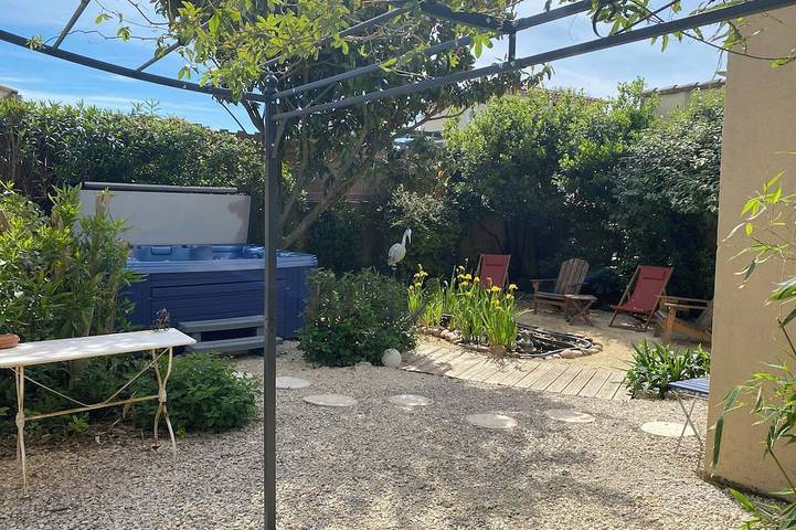 Location de vacances pour 4 personnes, avec piscine ainsi que jardin et jacuzzi à Saint-Victor-la-Coste