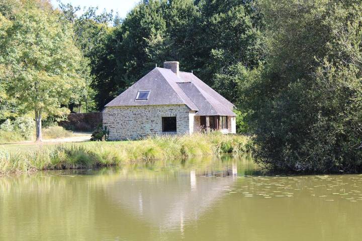 Location de vacances pour 2 personnes, avec jardin ainsi que jacuzzi et piscine à Landévant - 3