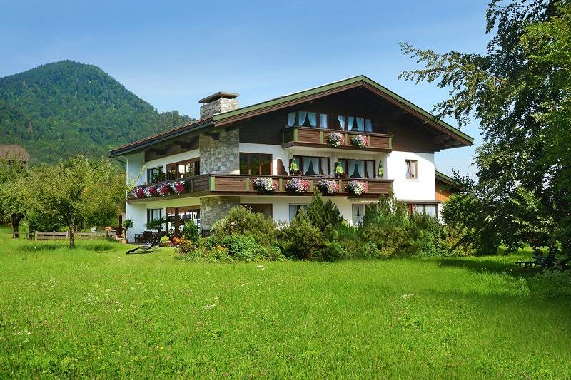 Ganze Ferienwohnung, Schwabenbauernhof - Landhaus Pichler inkl. Chiemgaukarte - Fewo Zinnkopf 27 qm, Südostbalkon o. Terrasse, Kochnische, Wlan, 1 Wohn-Schlafz. in Ruhpolding, Bayerische Alpen
