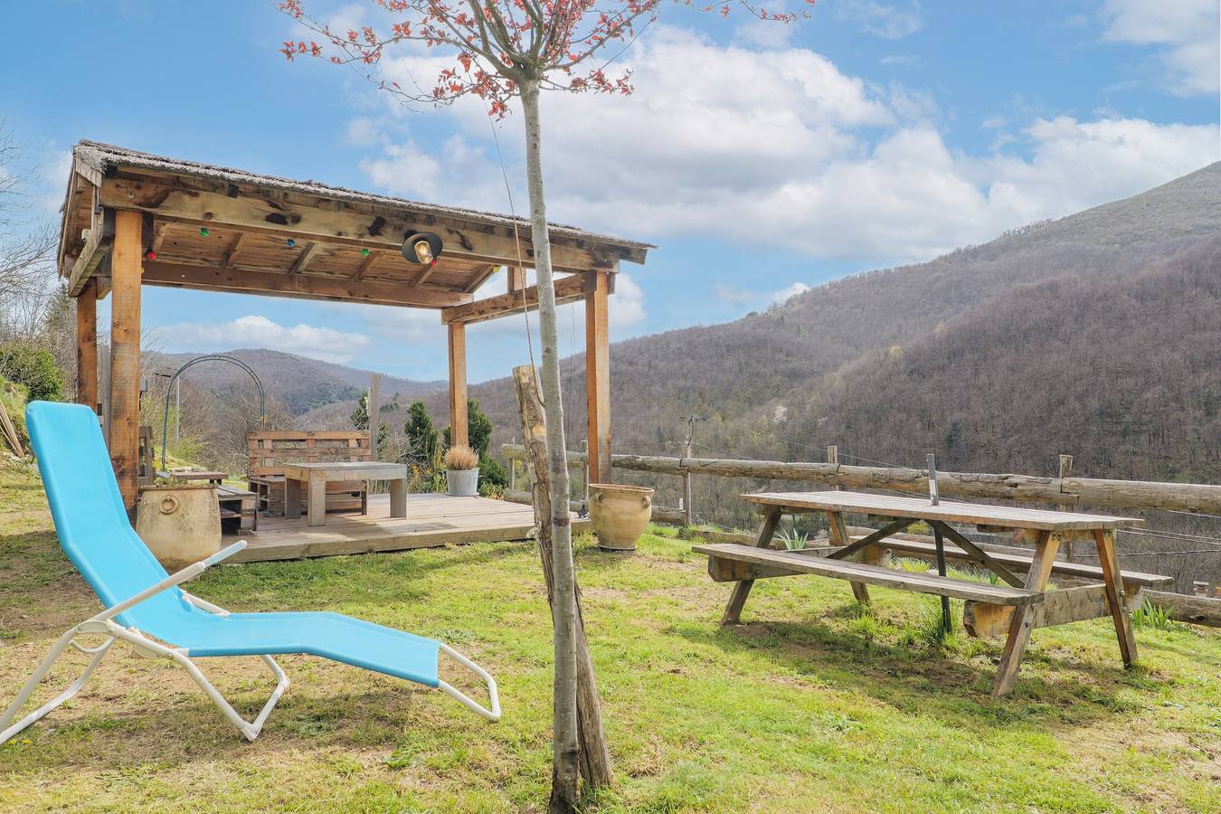 Gästezimmer „Les Terrasses de Collanges“ mit Bergblick und Wlan in Saint-Pierre-de-Colombier, Parc naturel régional des Monts d'Ardèche