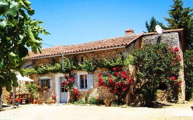 Gîte pour 6 personnes, avec jardin ainsi que piscine et vue à Chasseneuil-sur-Bonnieure
