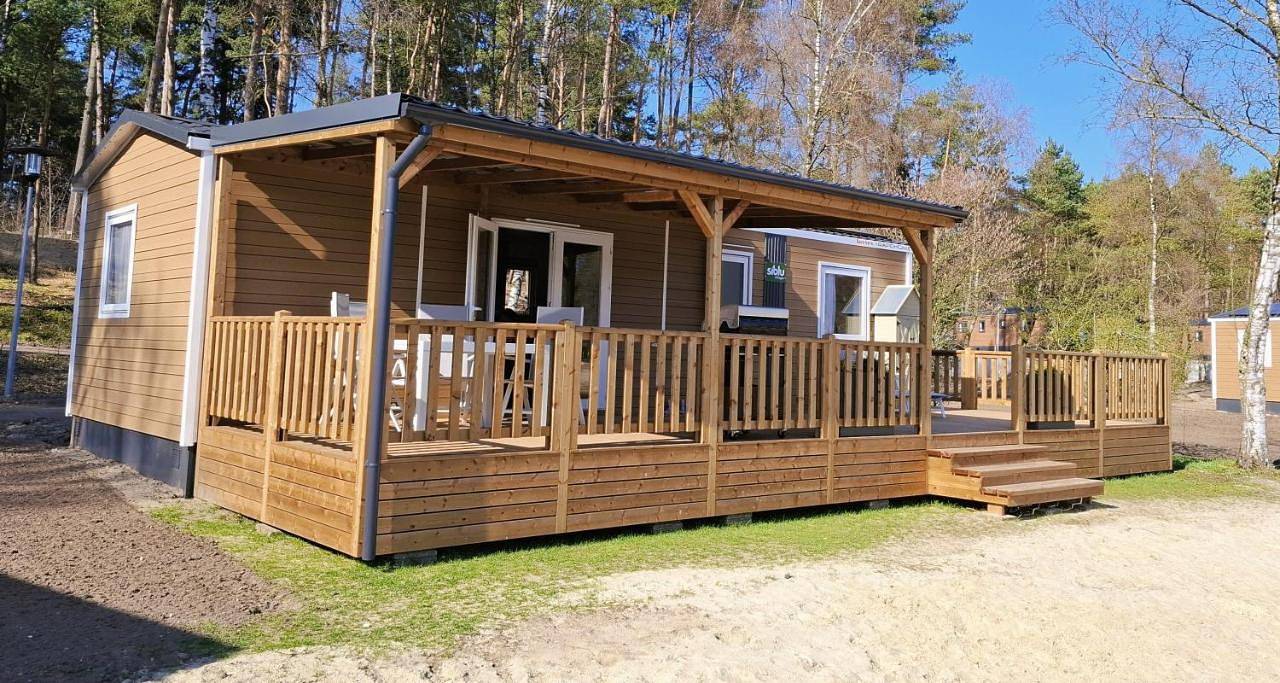 Sfeervol Veluws Meerhuisje luxe gezinschalet aan het water met opgemaakte bedden en handdoeken in Nunspeet, Veluwe